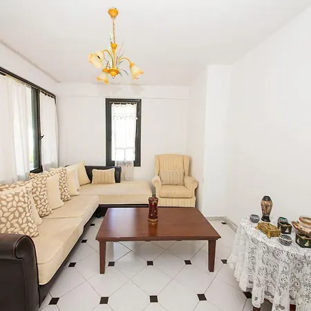 Villa Peaceful With Shared Pool, Balcony, Terrace And Backyard In Bodrum Karabag
